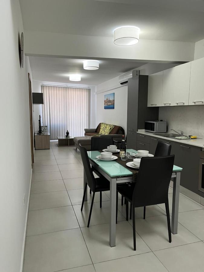 Bay's Water Apartment San Ġiljan